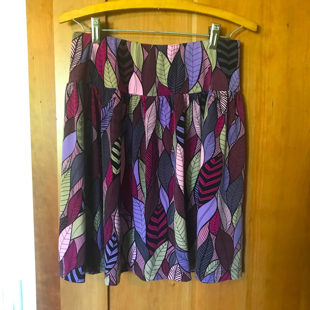 Tori Richard purple tones leaf print stretchy skirt small